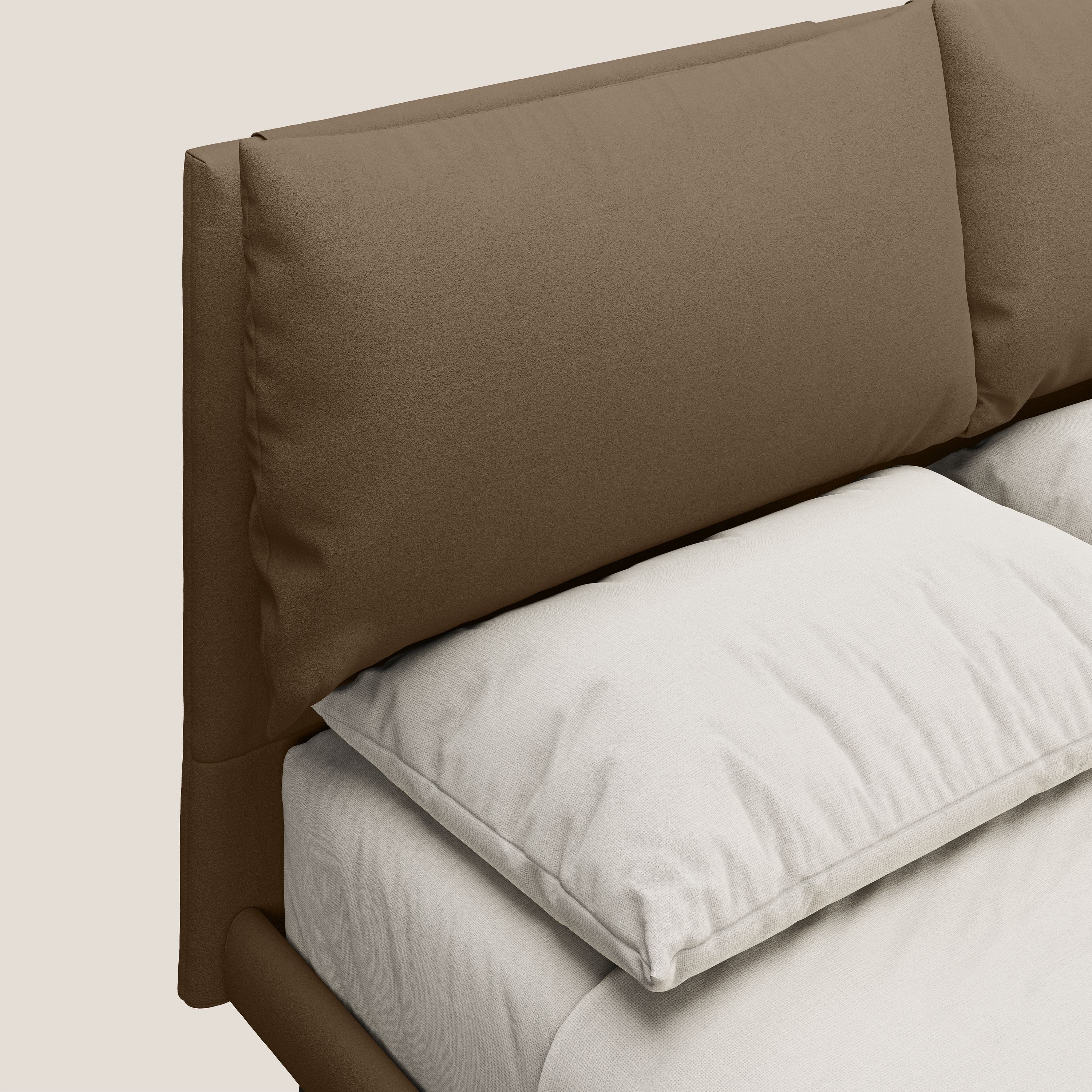 Astrid lit rembourré avec pieds en bois en microfibre détachable T11 marron - Image 5