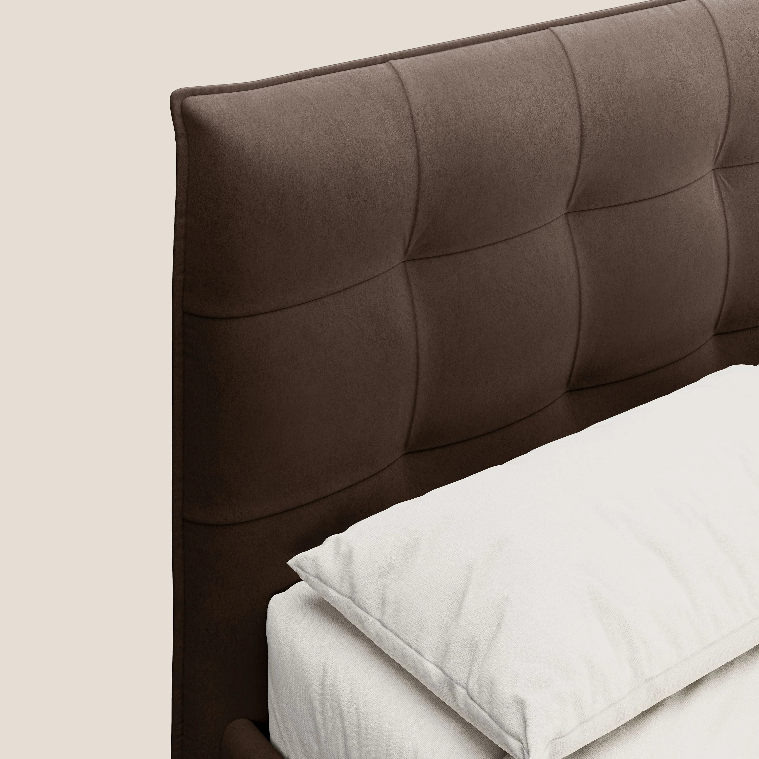 Brigitte lit avec tête de lit matelassée pieds hauts foncés et tissu imperméable T09 marron - Image 5