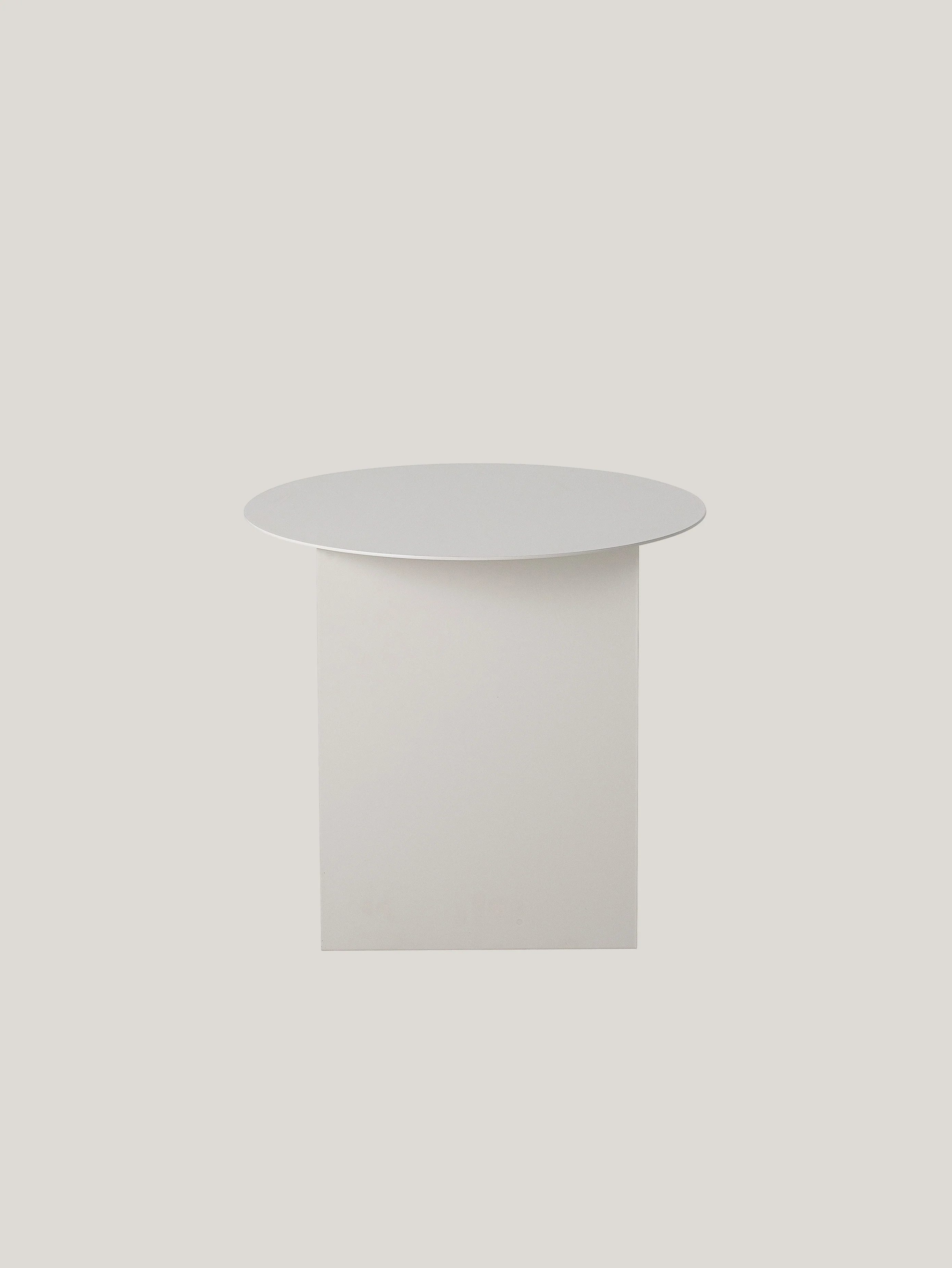 Cher tavolino scandinavo in metallo con spazio portariviste grigio chiaro - Image 7