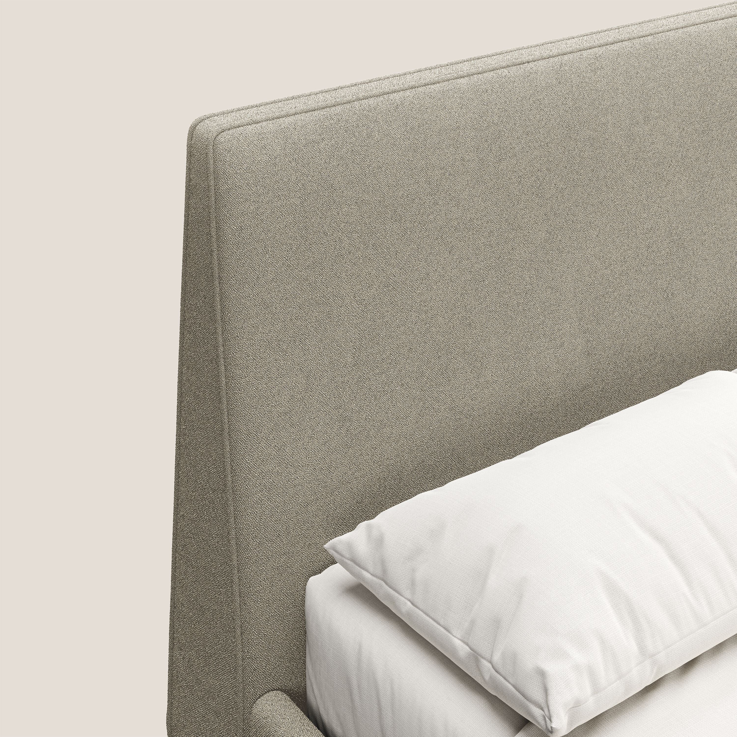 Dorotea lit rembourré avec pieds bois et tissu bouclette douce imperméable T07 beige - Image 7