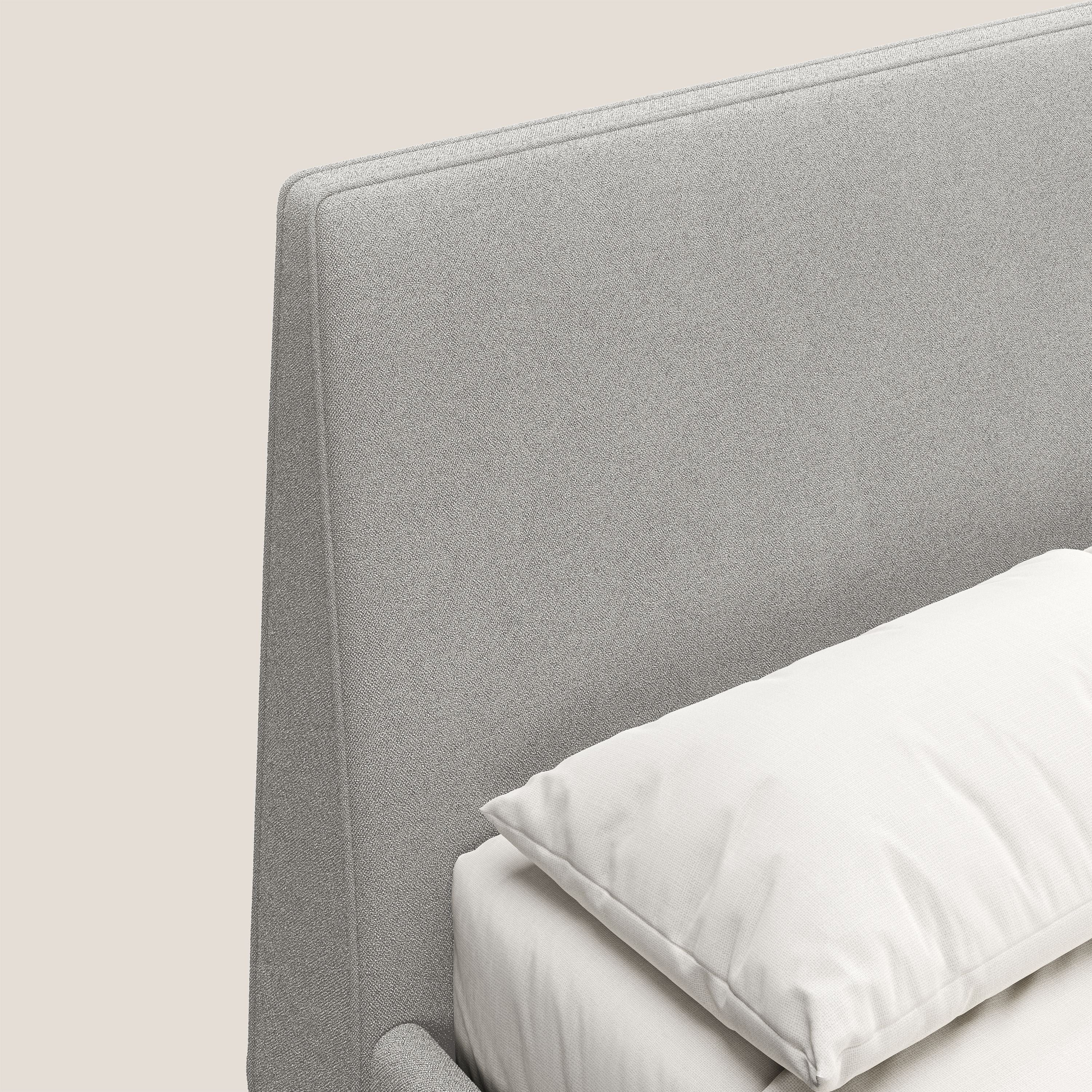 Dorotea lit rembourré avec pieds bois et tissu bouclette douce imperméable T07 gris - Image 7