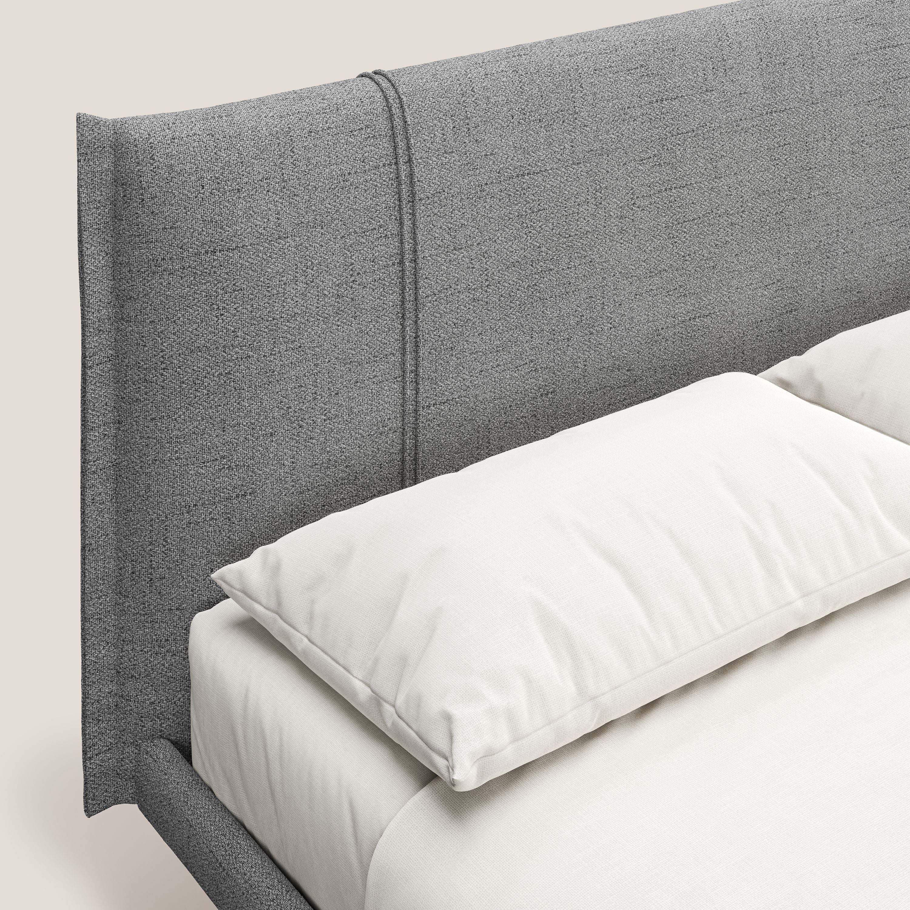 Klaus lit moderne avec pieds foncés et tissu flammé imperméable T03 gris clair - Image 5