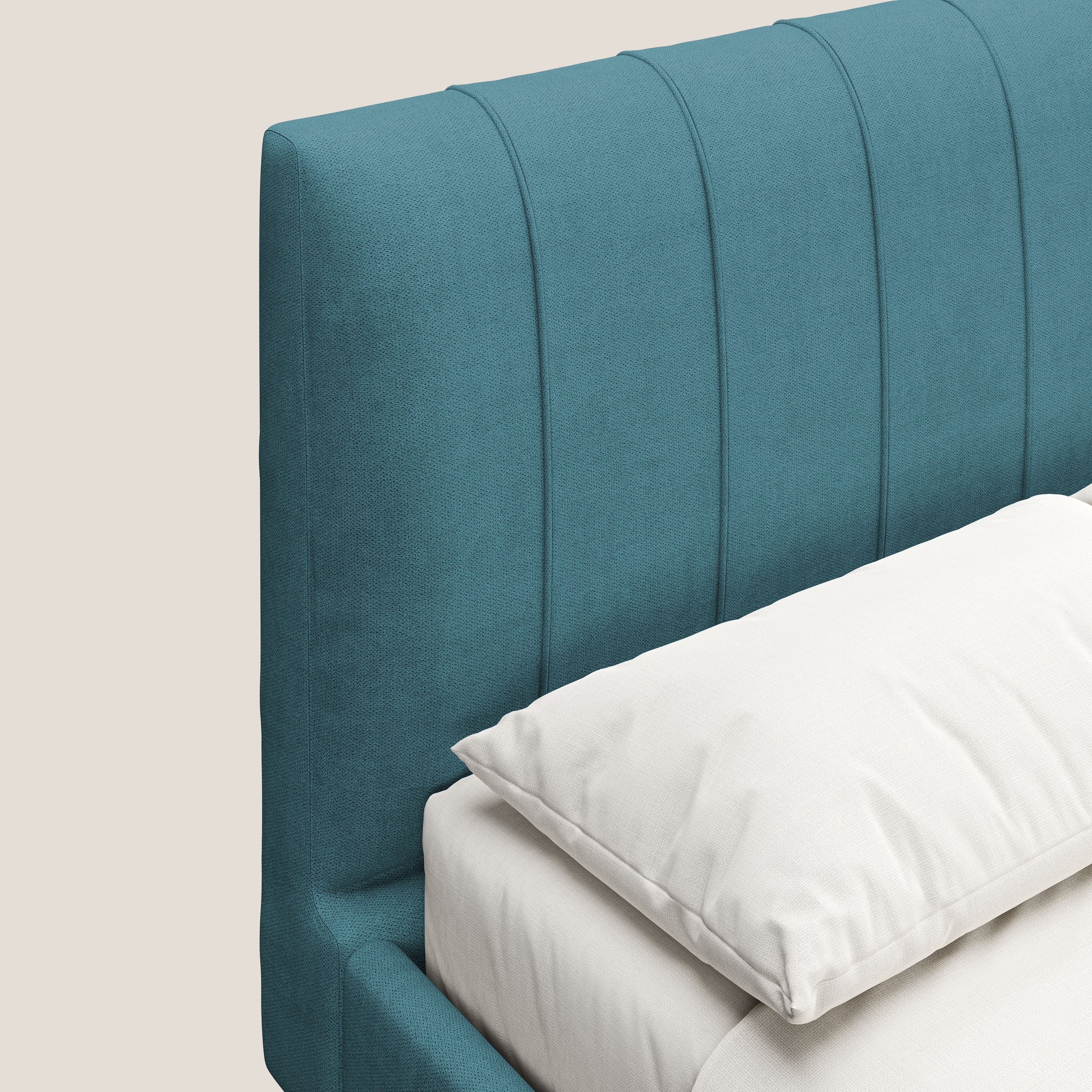 Selene lit rembourré avec pieds bois naturel déhoussable en tissu imperméable T02 bleu ciel - Image 6