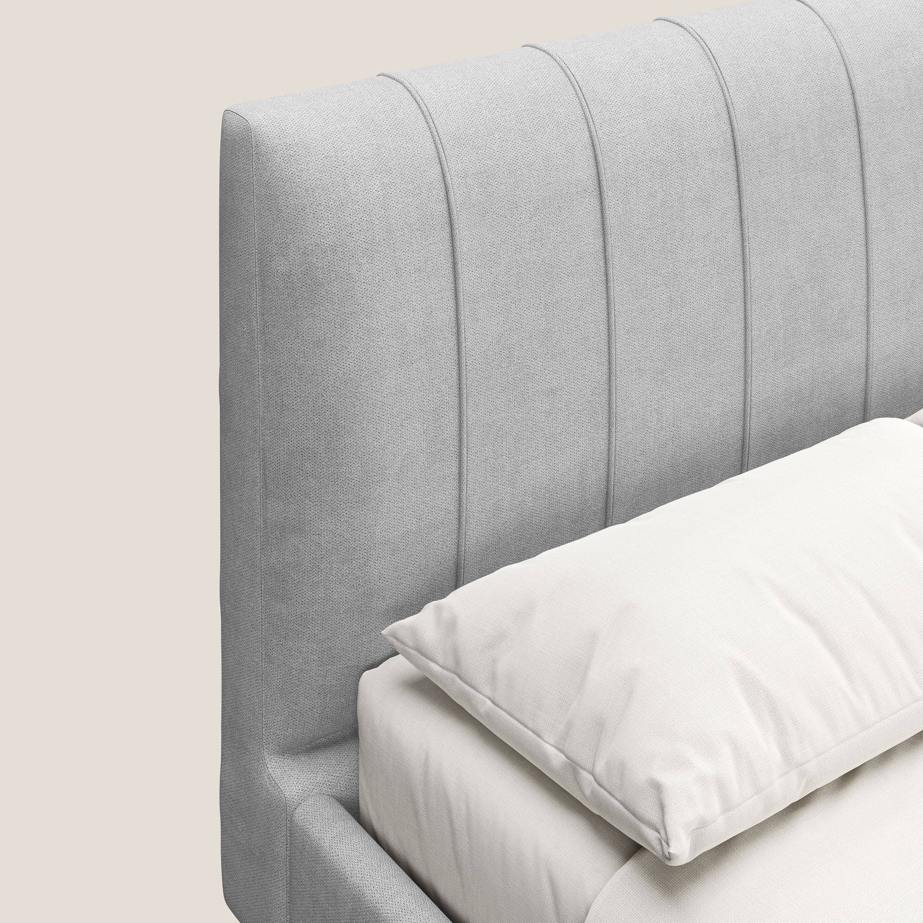 Selene lit rembourré avec pieds bois naturel déhoussable en tissu imperméable T02 gris clair - Image 6